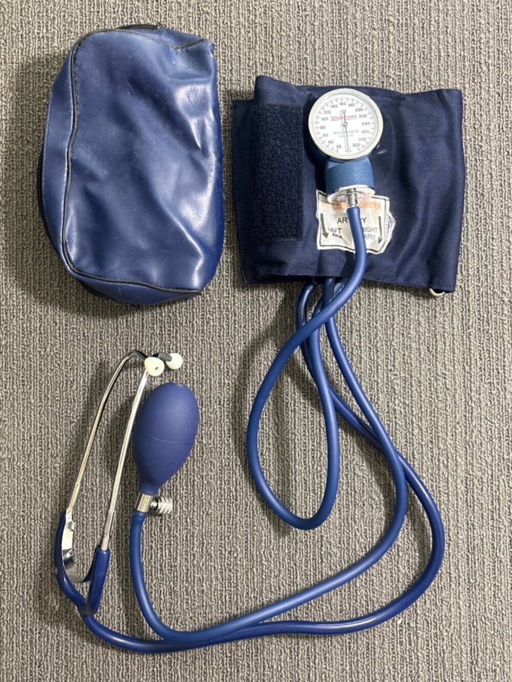 Walgreens Manual Inflate Blood Pressure Kit 3 Pieces Stethoscope BP Cuff Case